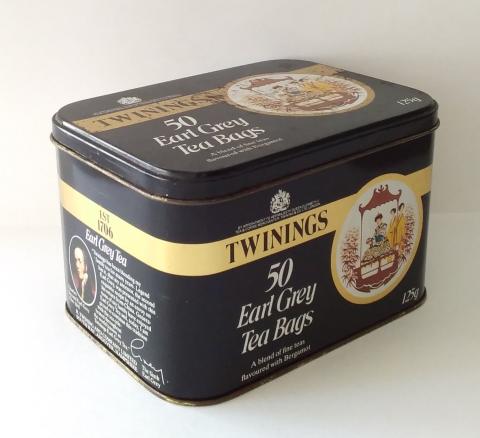 TWININGS 50 EARL GREY TEA BAGS (125G); Preta com textos em branco; 14cmx10cmx9cm